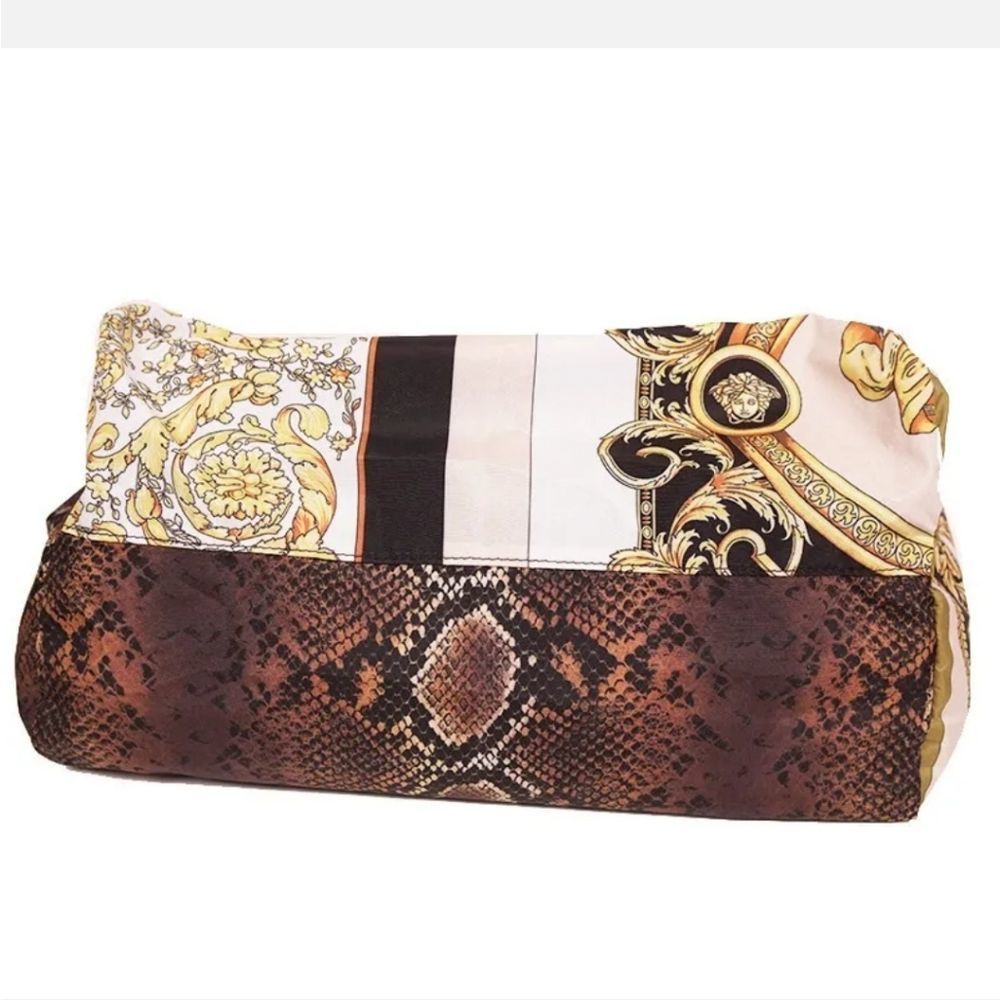 Versace Tote  (SOLD OUT) - Picture 10 of 11